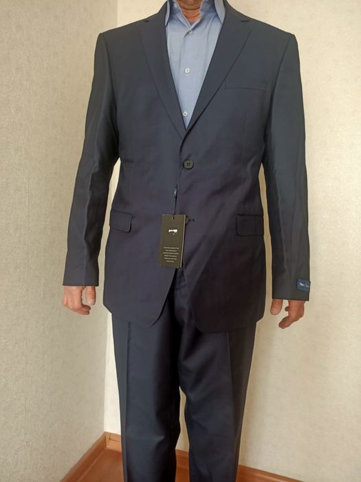 Продам костюмы, дубленка