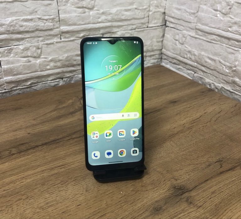 Moto e13 64 gb.