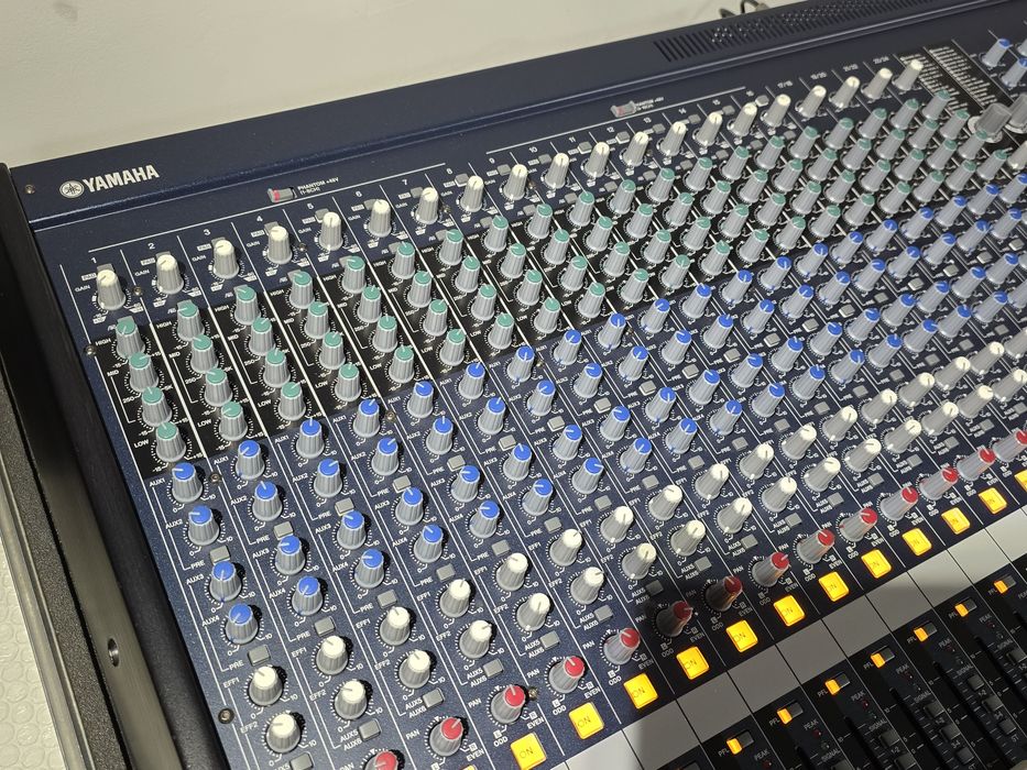 Mixer audio YAMAHA MG 24/14 FX ,cu efecte ,phantom 48v, case THON