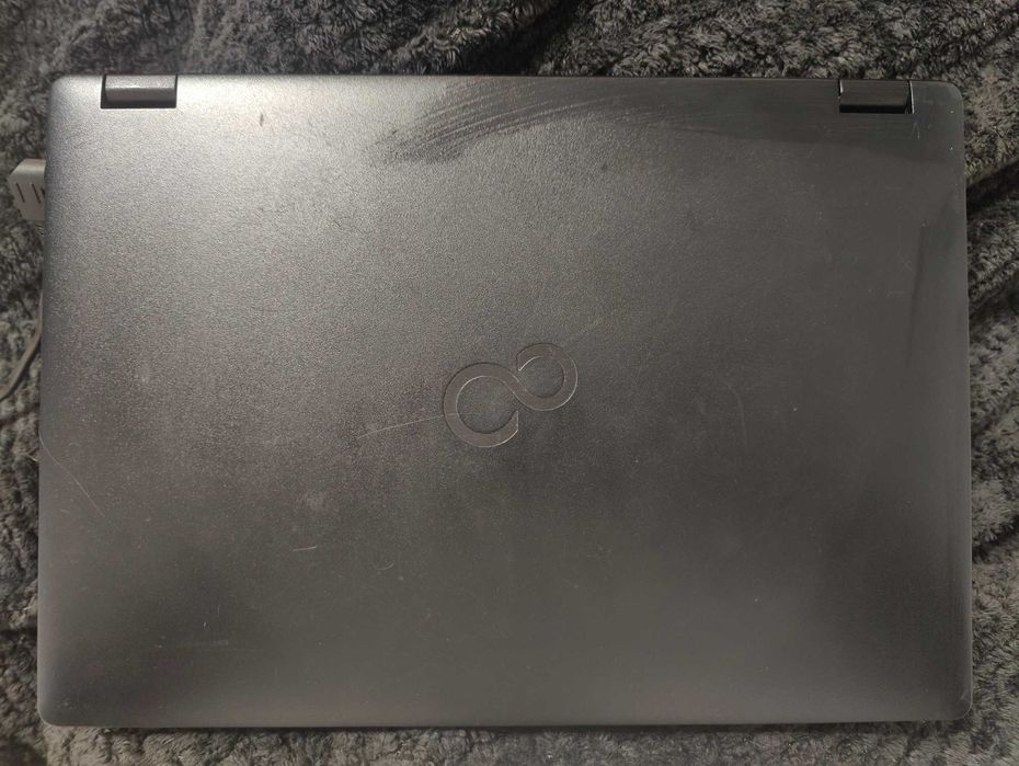 Лаптоп Fujitsu LifeBook E548