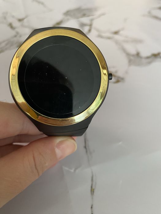 Часы наручные электронные