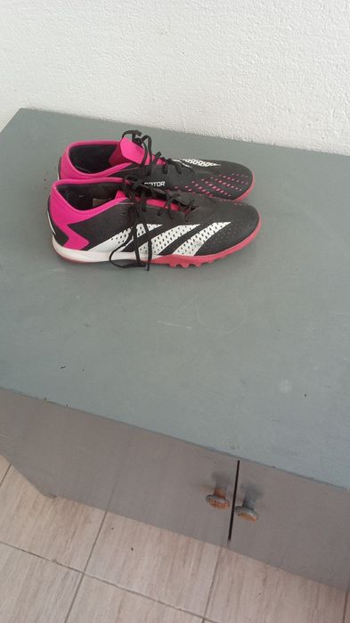 продаю футбольный кросовка новый