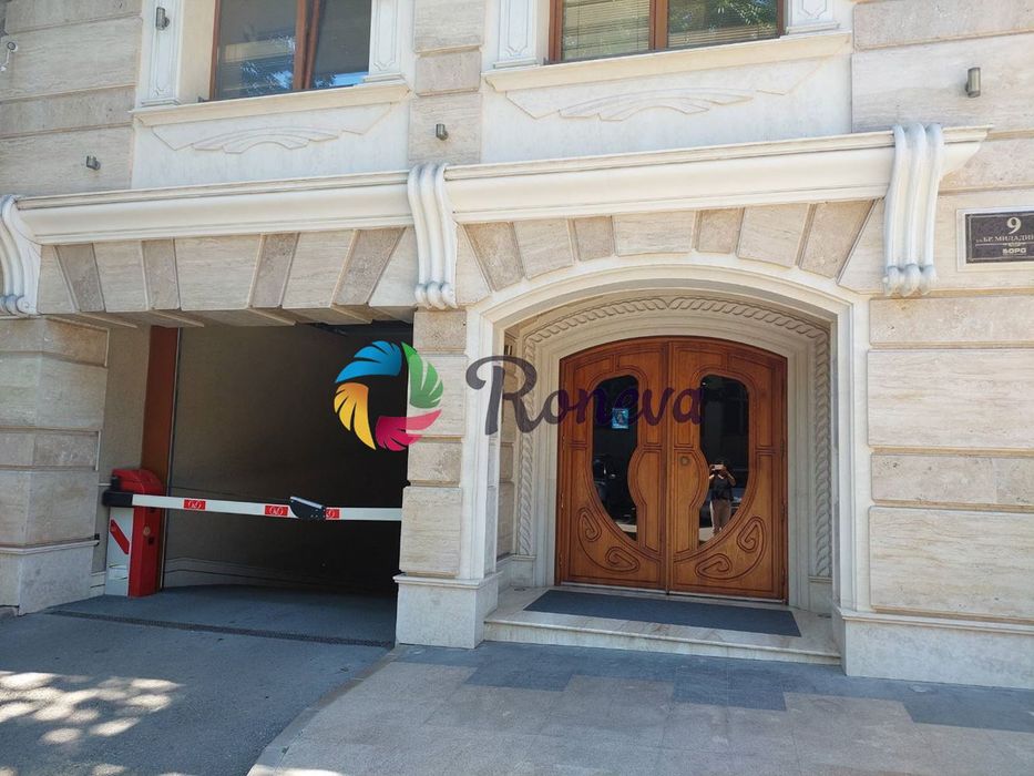 Двойно паркомясто до Фестивален комплекс