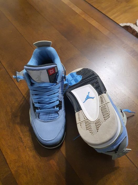 Jordan 4 Retro University Blue