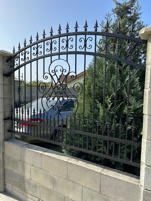 Дворна порта от ковано желязо