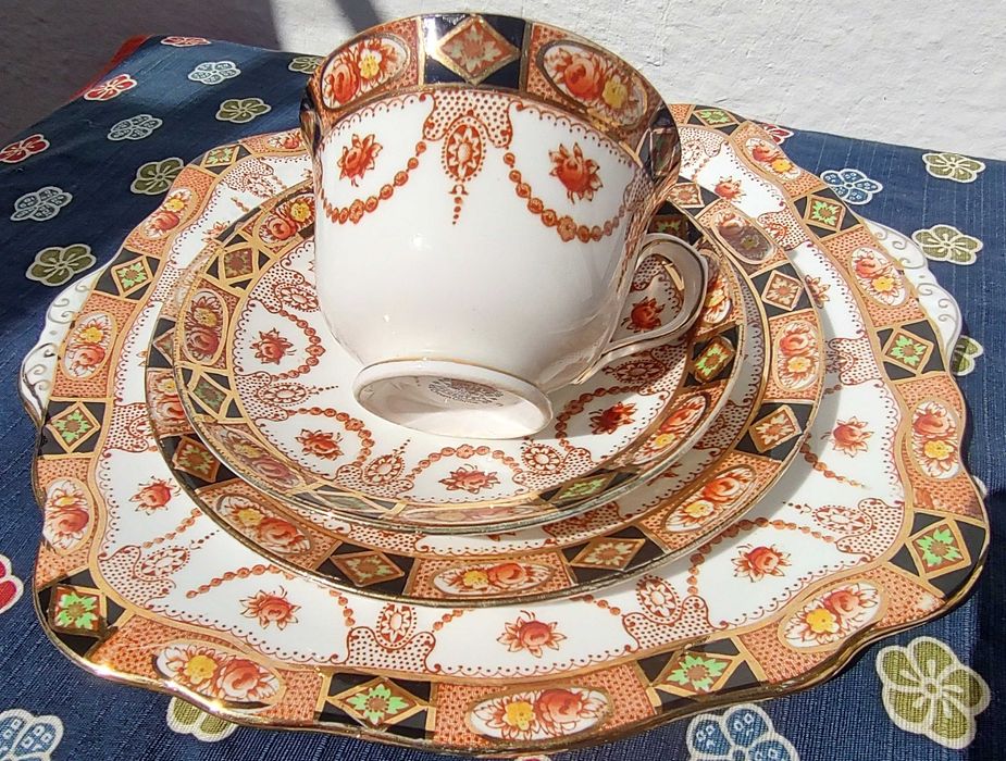 Антикварен сервиз Royal Albert Devon стил Imari