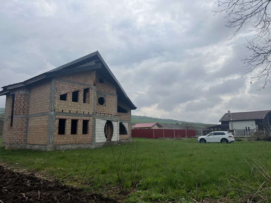 Casă la roșu în Sântana de Mureș