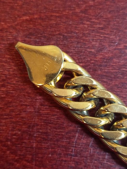 Масивна позлатена гривна