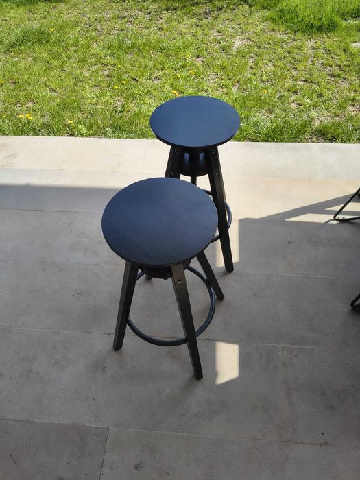 Insula bucatarie / masa bar IKEA VADHOLMA + 2 scaune bar IKEA DALFRED + 2 scaune bar