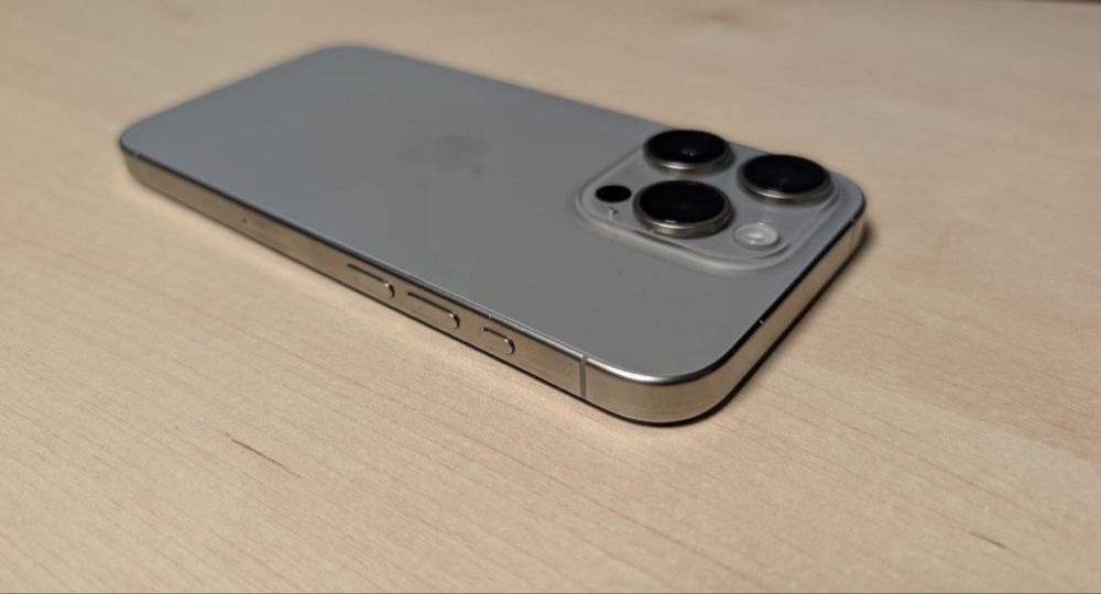 Продам Iphone 15 pro