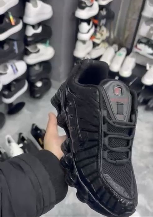 Nike shox white black