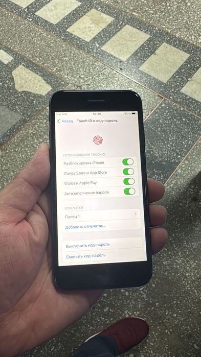 В продаже Айфон 8. 64Gb