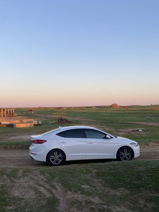 Хундай елантра.