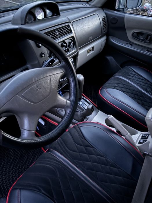 Продам машину Pajero Sport