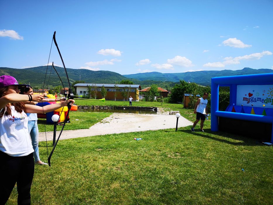 Под нсем Стрелба с лък - атракция въздушно стрелбище