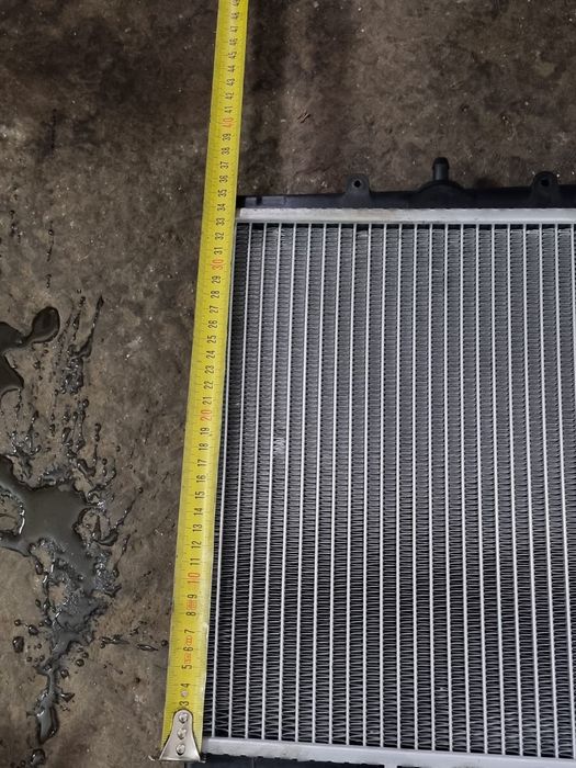 Радиатор Nissan Preria