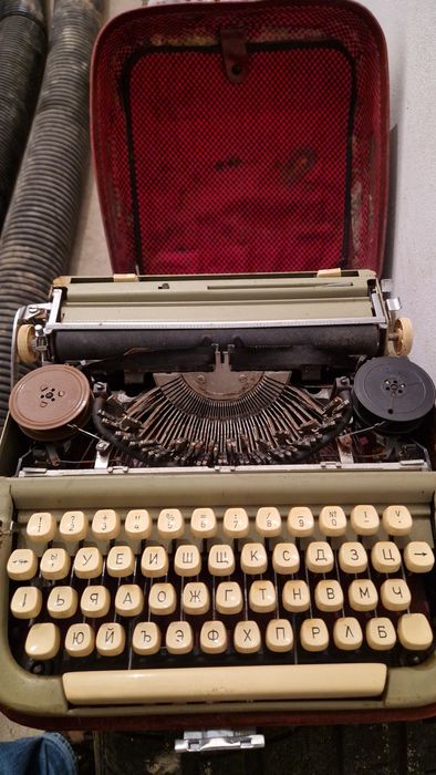 Пишеща машина Марица (българска)-за реставрация!