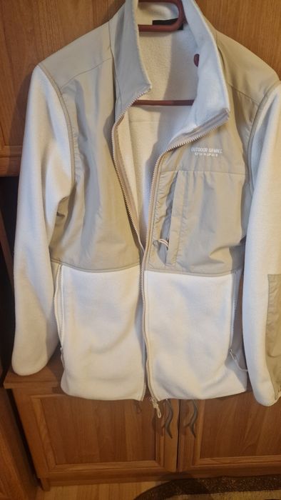 Vând geaca băieți.