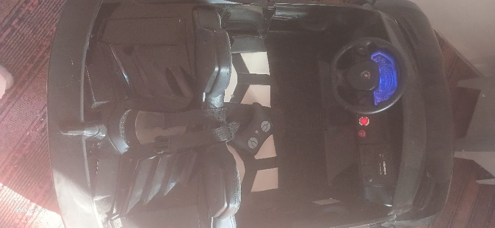 Bolalar moshinasi sotiladi