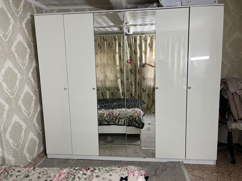 Большой шкаф и крафат