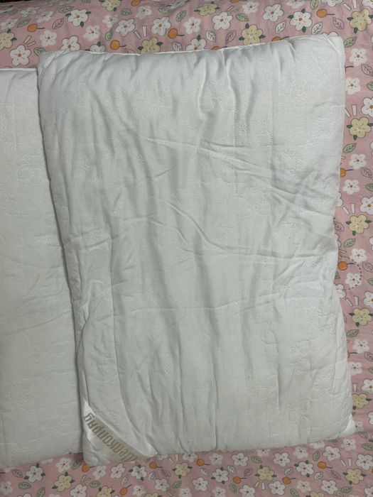 Продам подушку белое