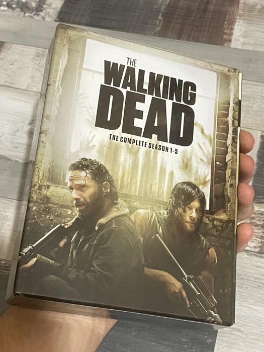 Живите мъртви сезон 1-5 на DVD