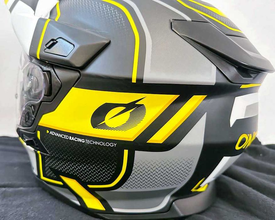 Продавам почти нова каска O'NEAL D-SRS Helmet Square V.23 Black/Gray/Neon Yellow