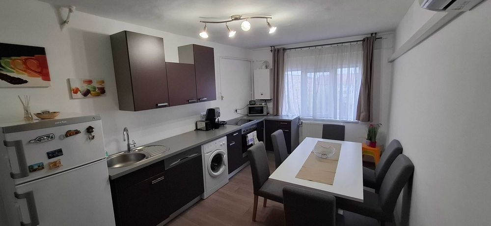 Apartament recent renovat de vanzare in Cotu Mic lângă pasarelă