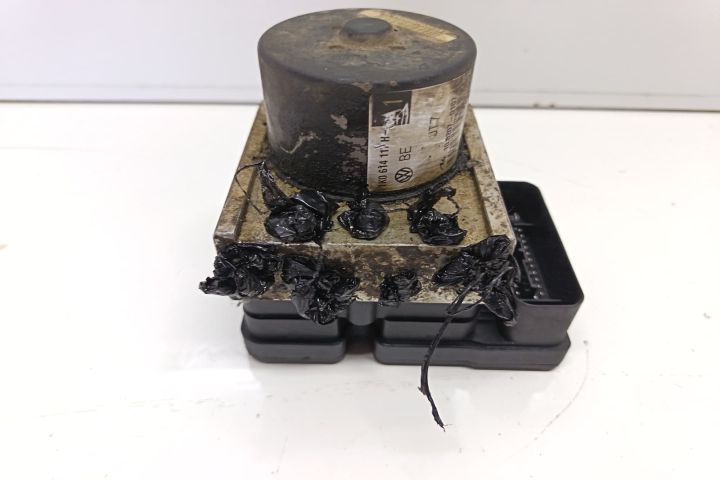 Pompa abs  1K0907379P 1k0614117H Volkswagen VW Golf a 5-a generatie