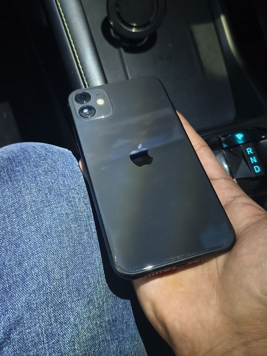 Айфон 11 сотилади