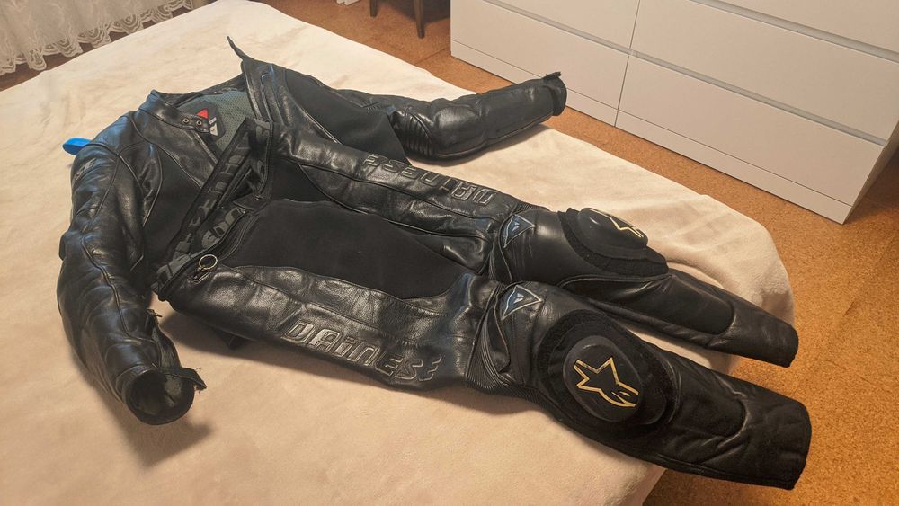 Мъжки (48) и дамски (48) Dainese M4 екип от две части