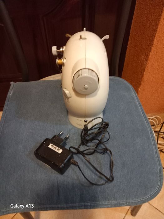 Mașină de cusut cu ancarcator