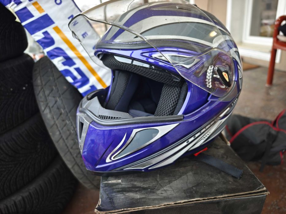 Продавам Каска за мотор с яке