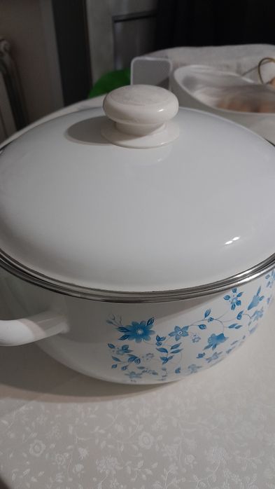 Продам две кастрюли