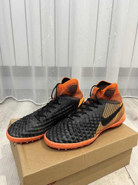 !продам футбольные сороконожки!