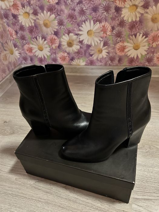 Бoти PRADA номер 36 и 1/2