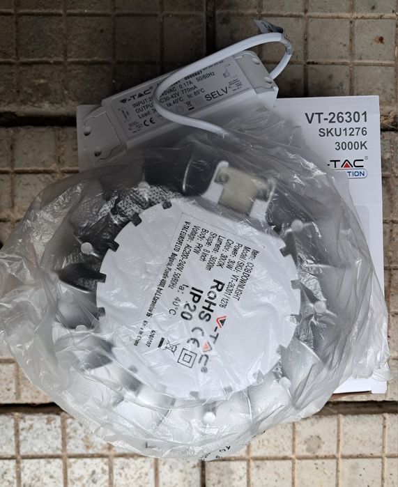 Мощна LED таванна лампа за вграждане V-TAC