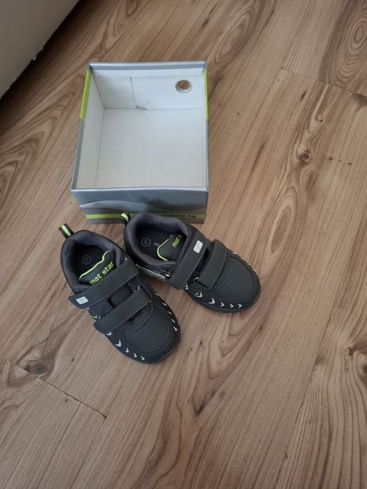 Детски маратонки нови с подарък