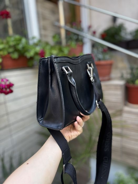 Дамска чанта Guess