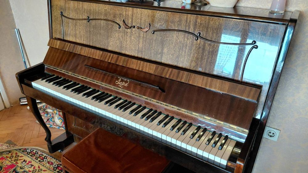 Класическо пиано "Заря"