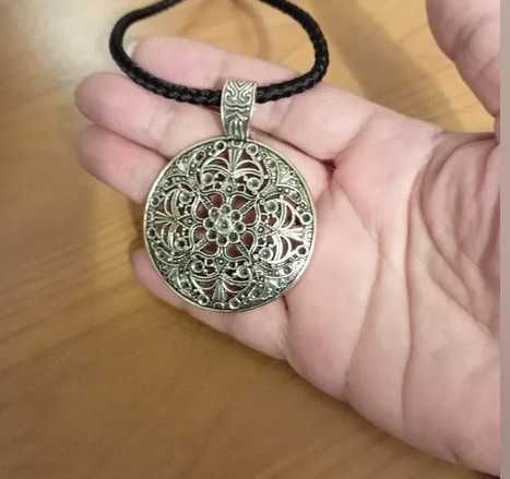 Колье. Шикарное украшение