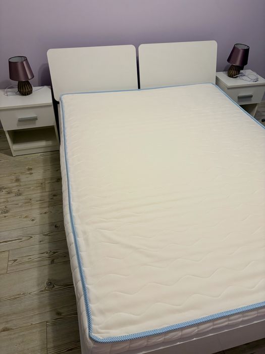 Легло с двулицев матрак, подматрачна рамка+2 нощни шкафчета (140/190)