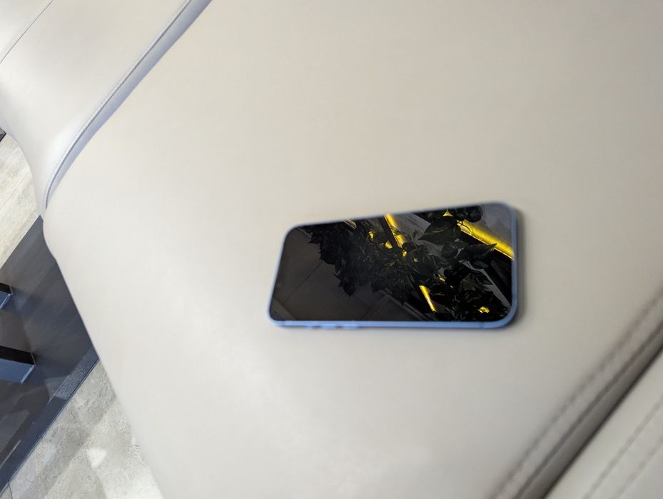 Продам Iphone 13 256gb