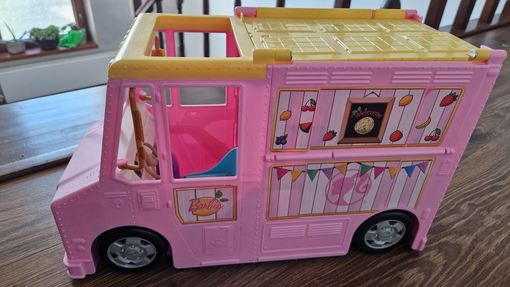 Rolota barbie cu accesorii