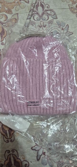 Продается зимние шапки новые