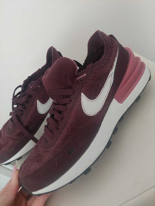 Дамски спортни маратонки Nike