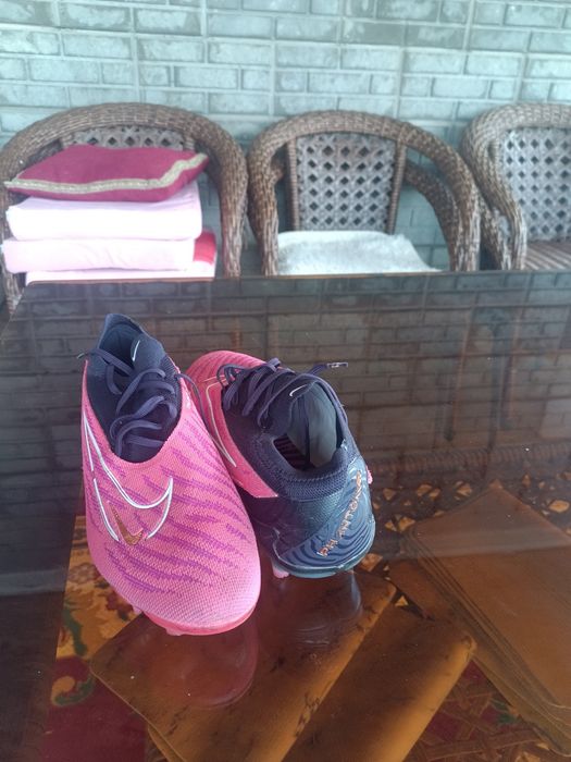 Футбольные бутсы Nike phantom