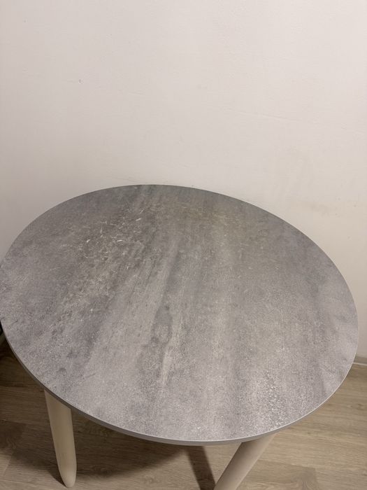 Продам стол 70/70