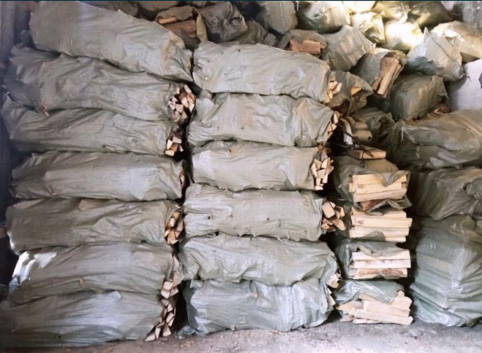 Дрова рубленные в мешках