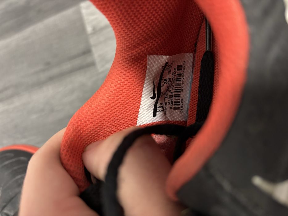 Ghete Fotbal Sală/Futsal NIKE TIEMPO IC - Negru/Roșu - Mărimea 38